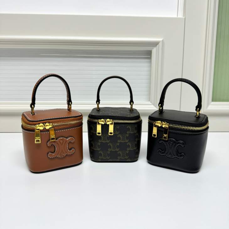Picture of Celine Handbags _SKUfw227909388fw